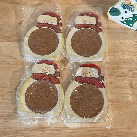 Christmas Snowman ⛄️ Wooden Cork Drink Coasters with Christmas Tree Holder 🎄 - Picture 5 of 6
